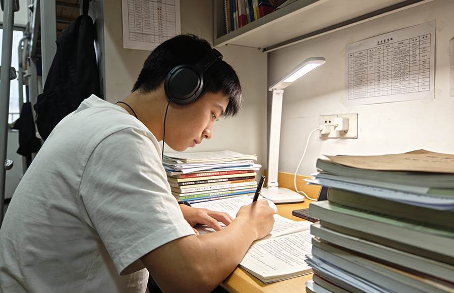 FCE阅读写作合并在一张试卷吗_FCE词汇不足直接刷题会有什么问题