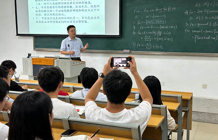 研究生考编竞争优势_tuition 成本高几年工资能回本