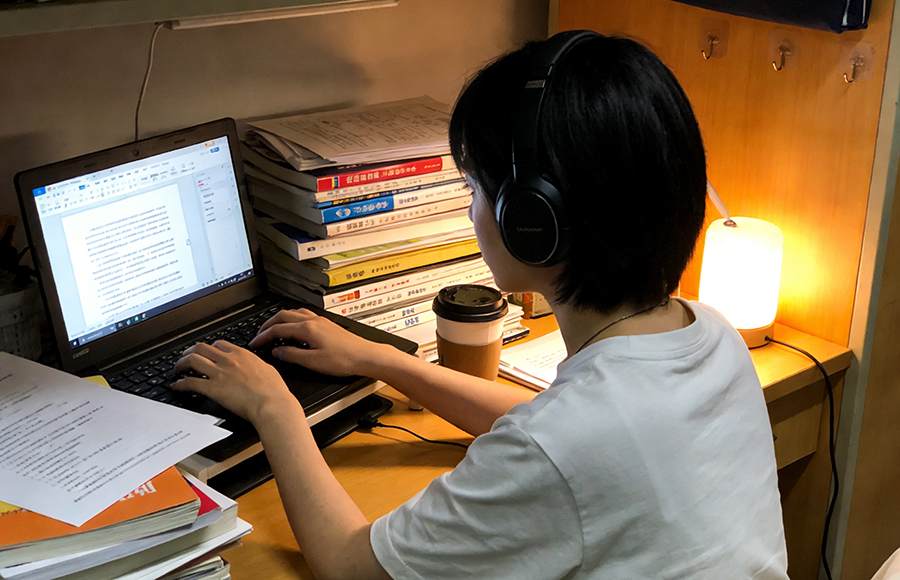 成人英语培训线上_看课表全是录播视频的机构不推荐